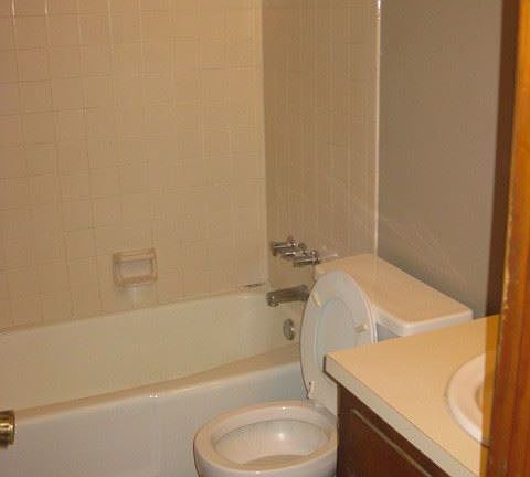 4th image of 218 Bellevue Cir APT A