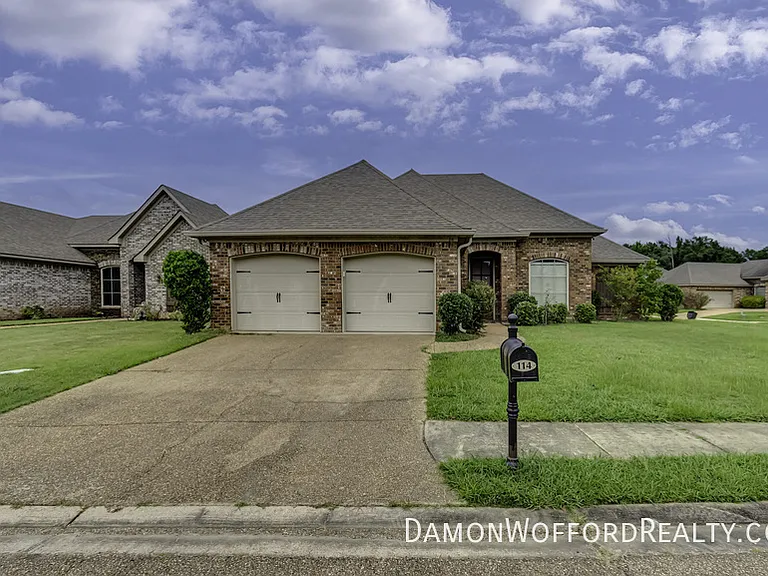 114 Lennox Pl — Photo 1
