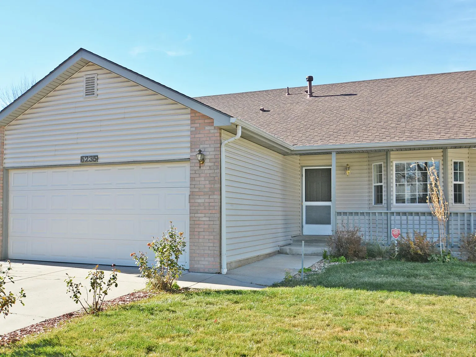 3 bed, 1350 sqft, $2,600 — Photo 1