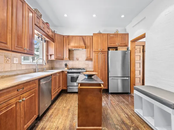 685 East 22nd Street image 11 of 38