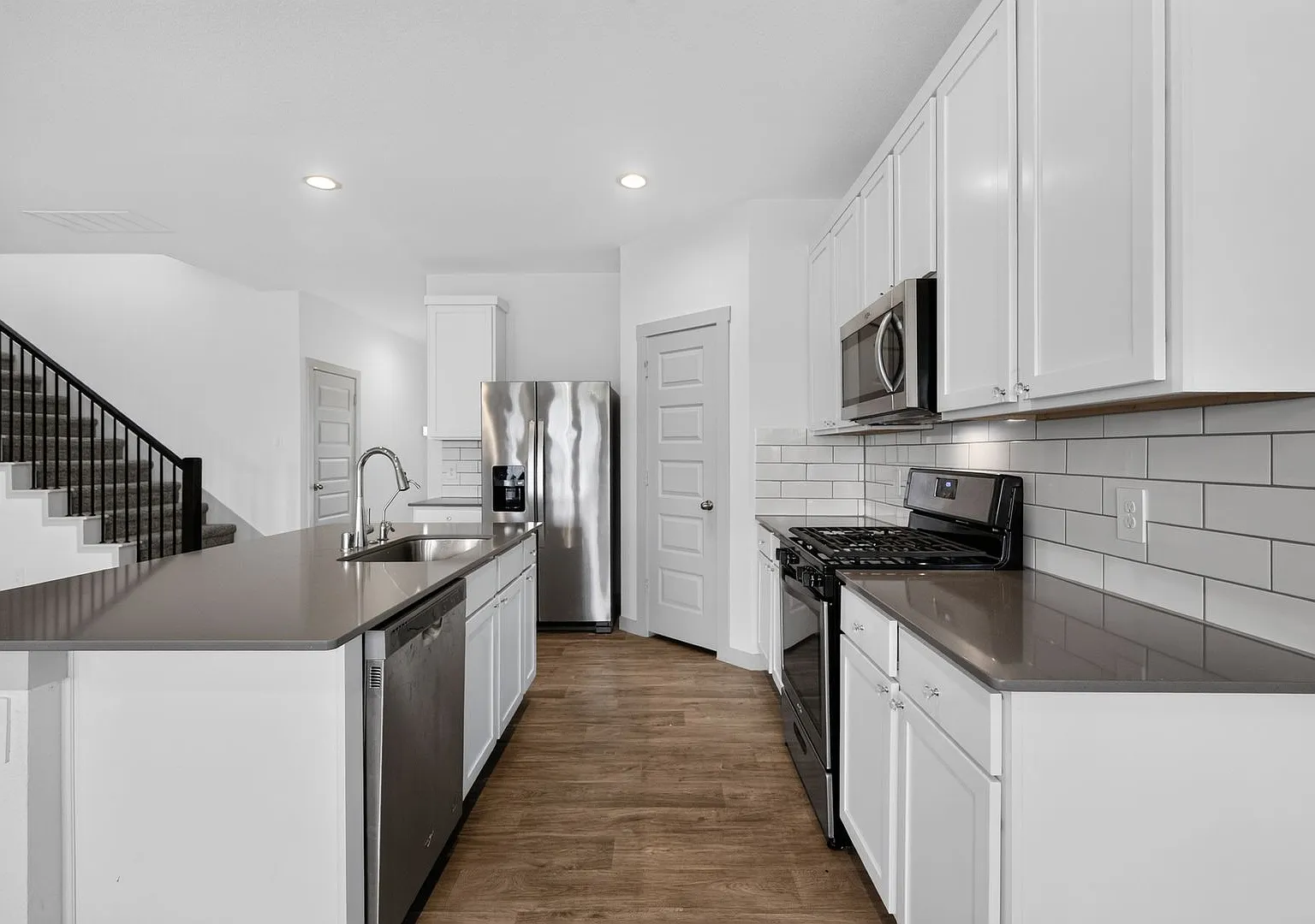 Like-New 4-Bedroom Corner Lot Home with Game Room, Appliances Included & Private Backyard — Photo 4