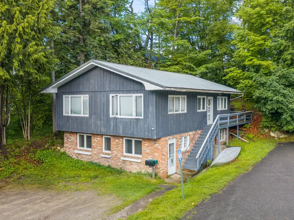 26 Parkside Dr, Lake Placid, NY 12946