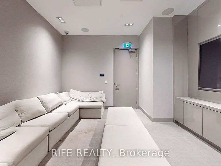 251 Jarvis St #830 — Photo 40