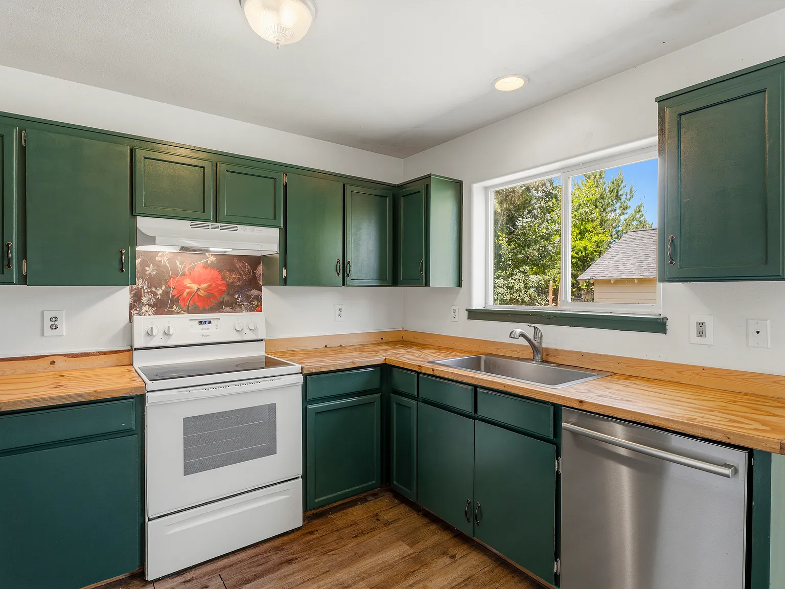 3 bed, 2.5 bath, 1150 sqft, $2,200 — Photo 4