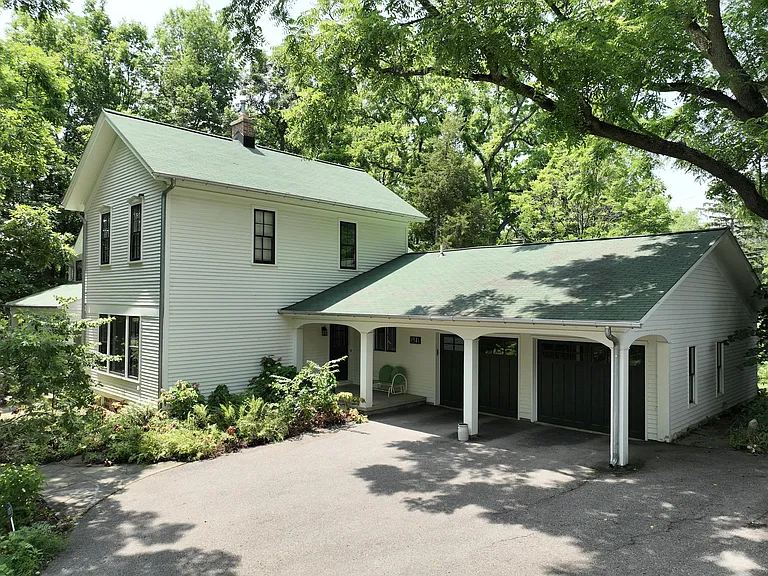 941 Newport Rd — Photo 3