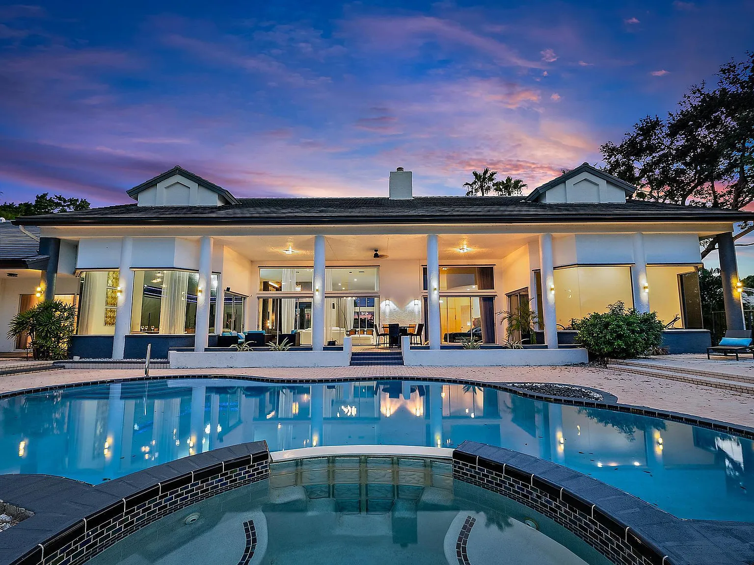 6 bed, 5.0 bath, 5660 sqft, $20,000 — Photo 4