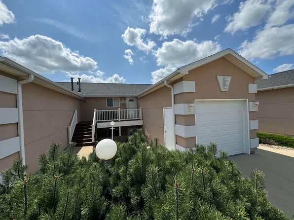 1716 W 18th St APT 102, Cedar Falls, IA 50613