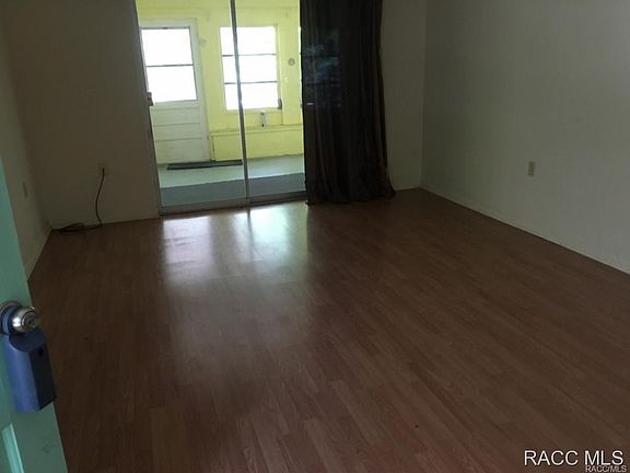 3rd image of 1055 N Hollywood Cir