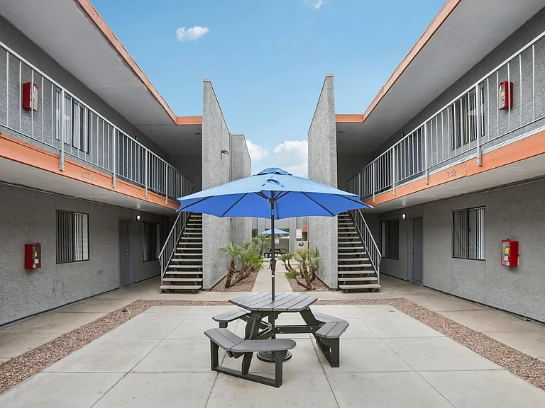 Lemon Grove Apartments — Photo 9