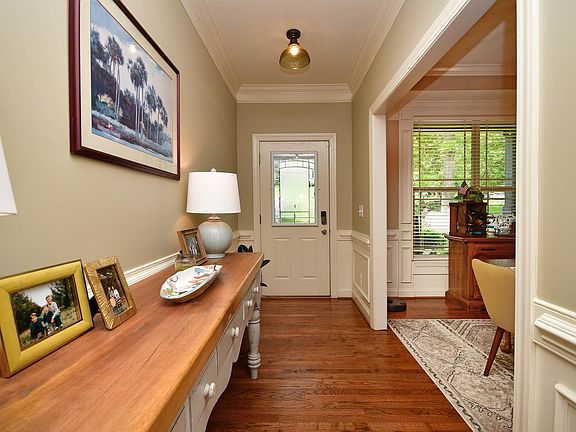 3rd image of 200 Hunters Woods Dr