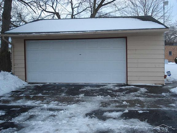 3rd image of 1634 Mershon St