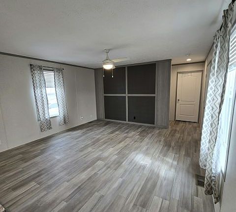 4th image of 4933 Bay Dr #83