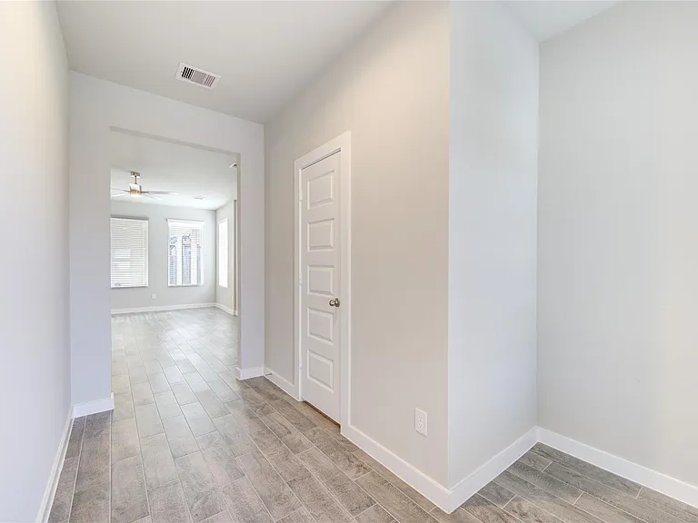 2623 Finley Ln — Photo 6