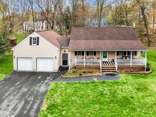 1686 JULIANNE Drive, Castleton, NY 12033