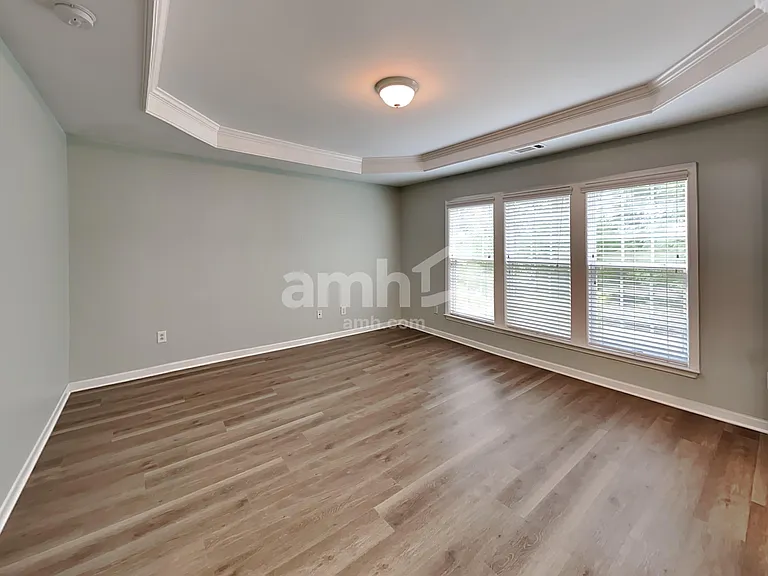 811 Greenwood Xing — Photo 9