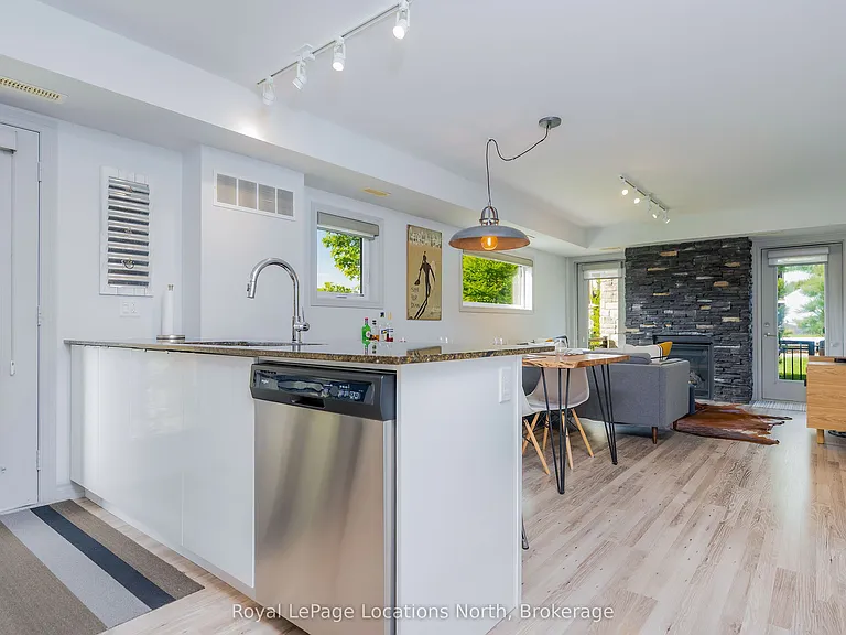 4 Cove Ct #101 — Photo 4