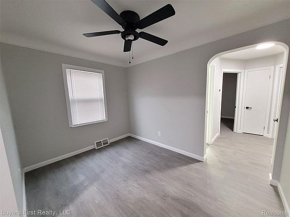 4th image of 22084 Normandy Ave