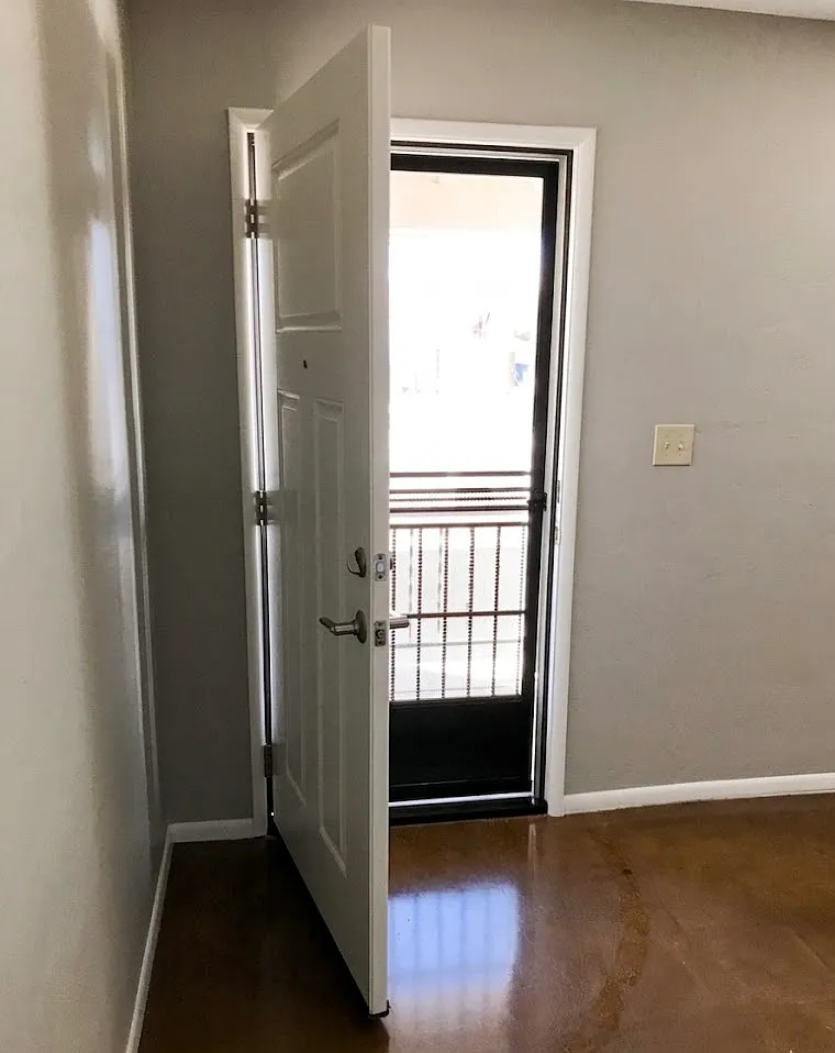 Front door entry way to living room. - 1006 W 10th St