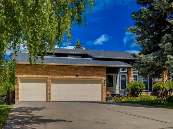 40 SE Edgemont Ct NW, Calgary, AB T3A 2N3