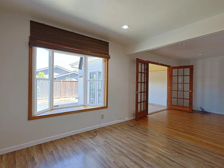 1672 Nightingale Ave — Photo 2