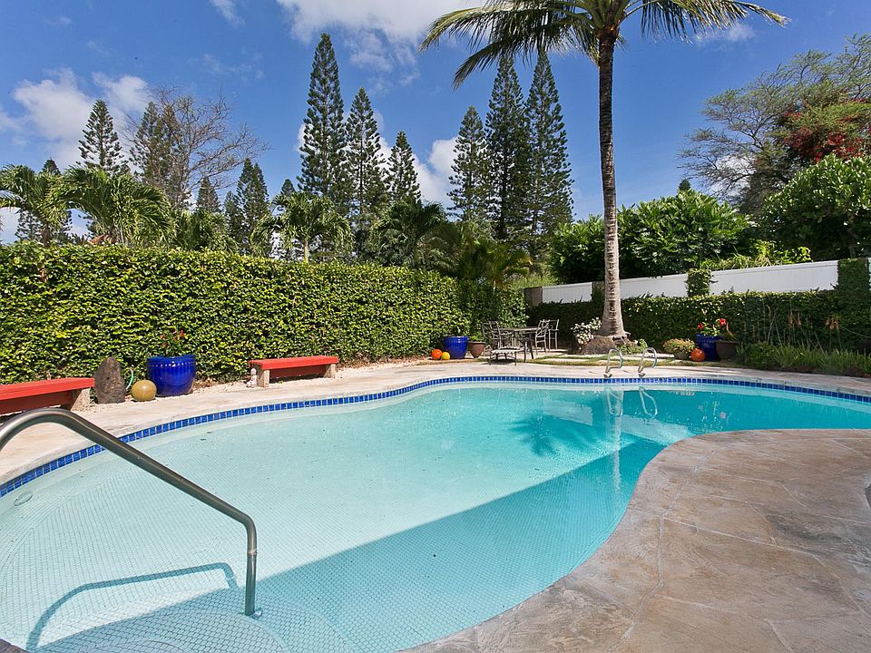 Pool, with view towards Mid-Pacific Country Club golf course. The coconut tree has been removed.
