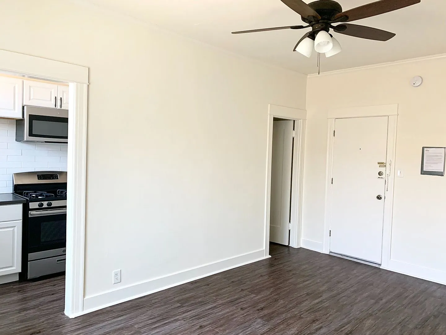 563 N Heliotrope Dr — Photo 1