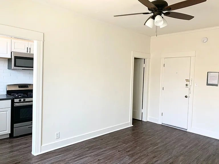563 N Heliotrope Dr — Photo 1
