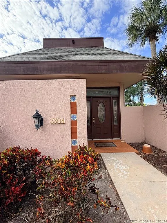1 bed, 1.0 bath, 732 sqft, $2,100 — Photo 1