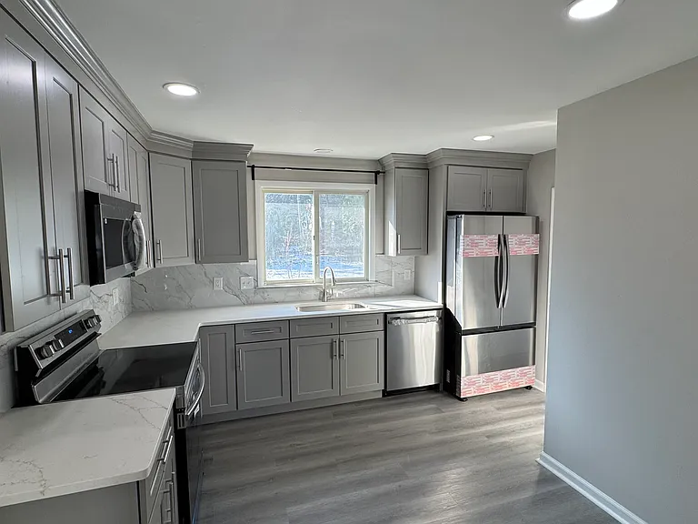 2302 Empire Dr — Photo 4