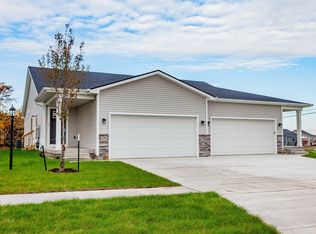 6586 NE 11th Ct, Des Moines, IA 50313