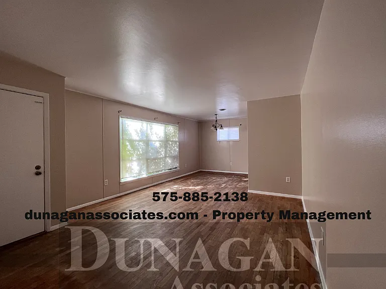 418 N Oak St — Photo 4