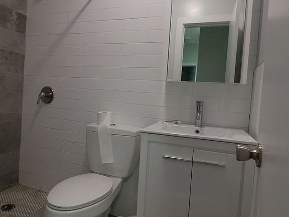 5th image of 17 Grattan St #1E
