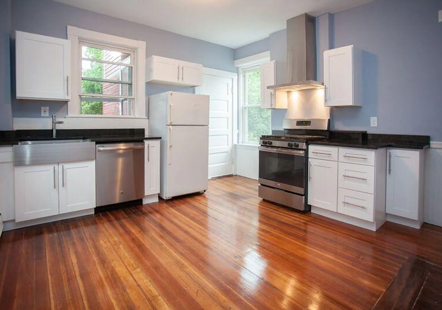 Updated 3BR in Cambridge | Granite Counters | Stainless Steel | Pets Negotiable | 9/1 — Photo 1