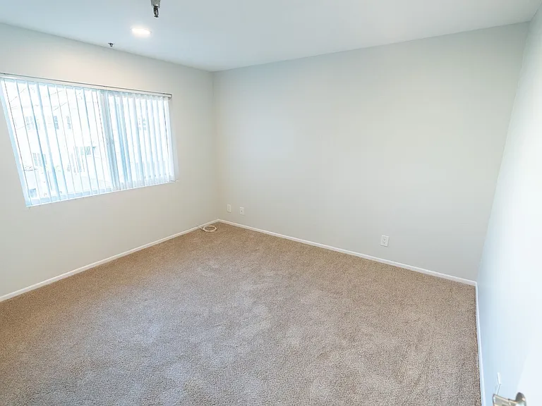 110 S Sweetzer Ave — Photo 60