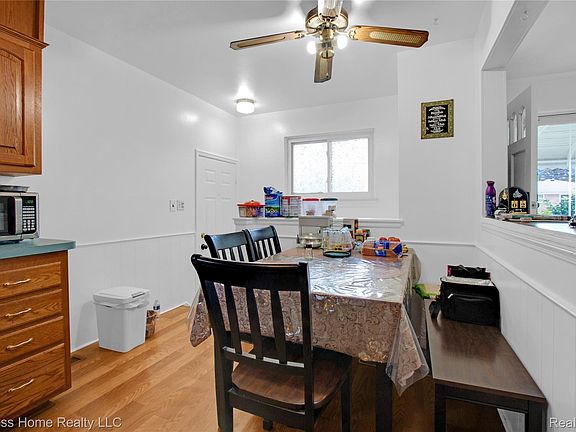 5th image of 27374 Townsend Ave