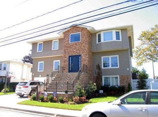 664 Arbuckle Ave, Woodmere, NY
