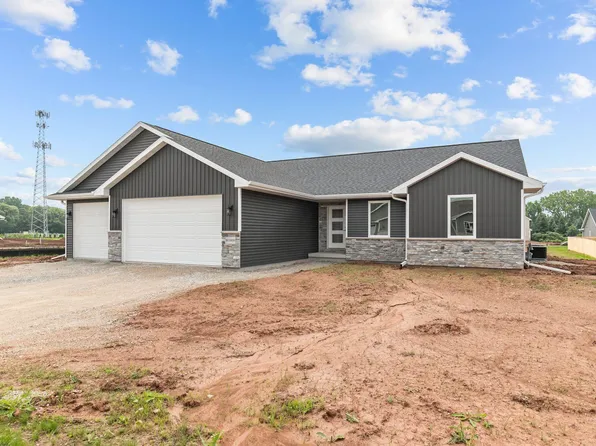 W5809 Roundstone Pl, Menasha, WI 54952
