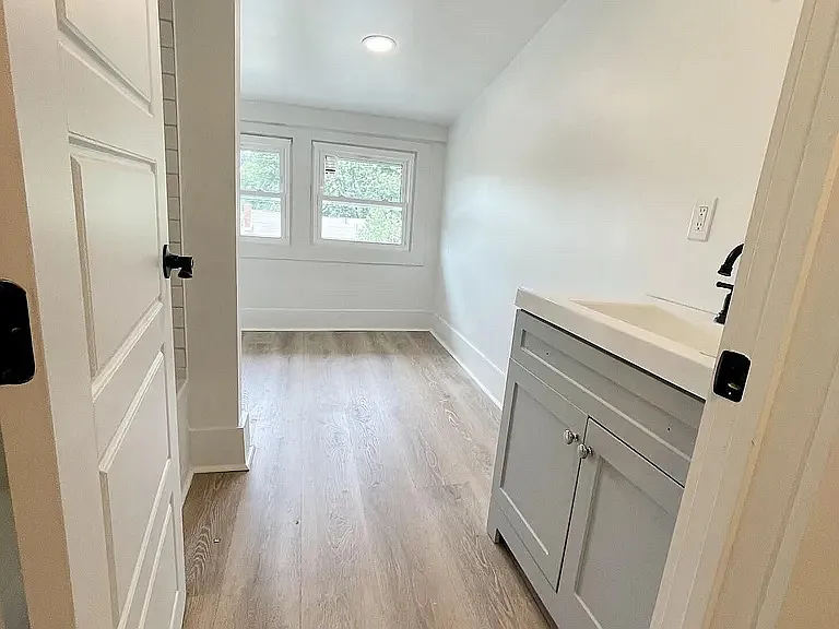 1709 E Glenwood Ave — Photo 5