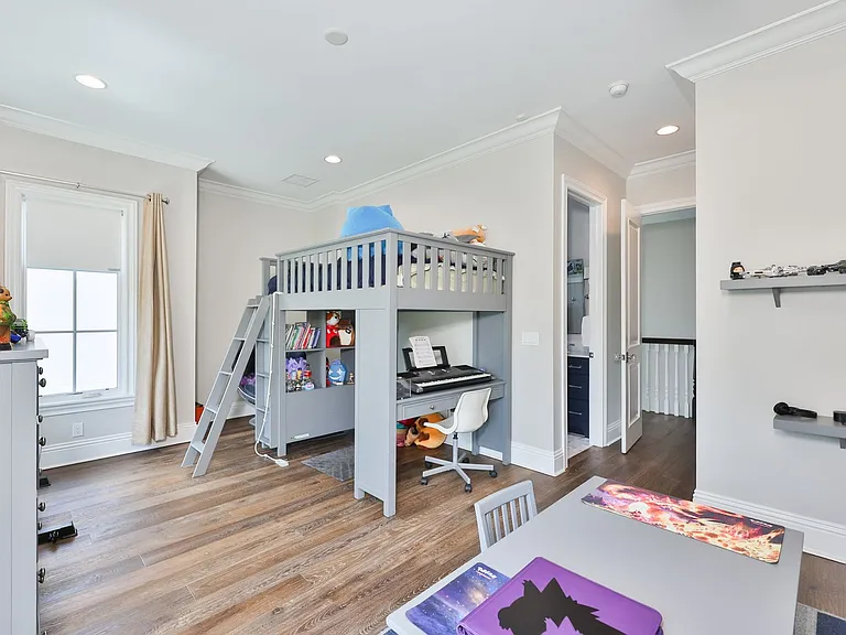 629 Riviera Dr — Photo 33
