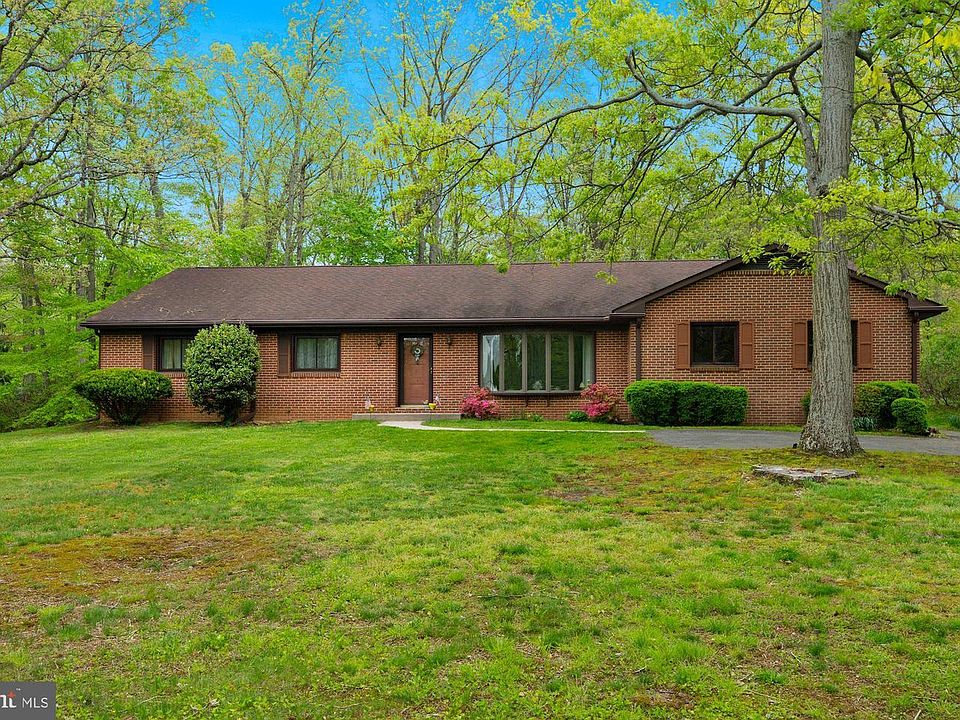 1st image of 9 Schoolhouse Ln