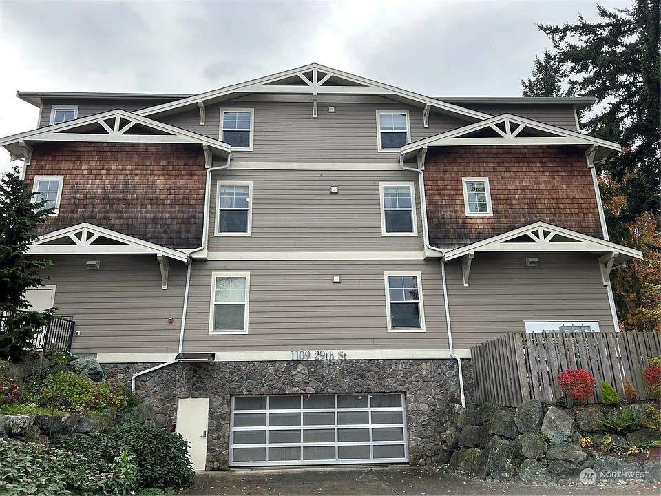 2nd image of 1109 29th St APT 202