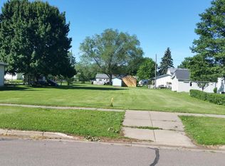 612 N 6th St, Lake City, MN 55041