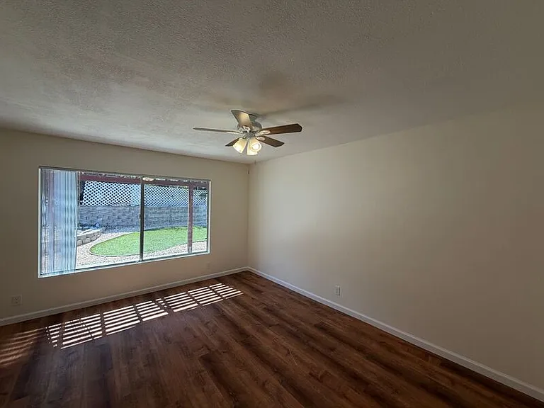 6645 Amberly St — Photo 15