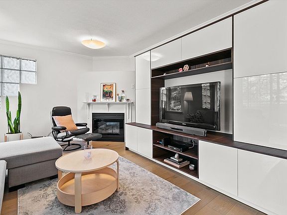 2nd image of 825 W 15th Ave #202