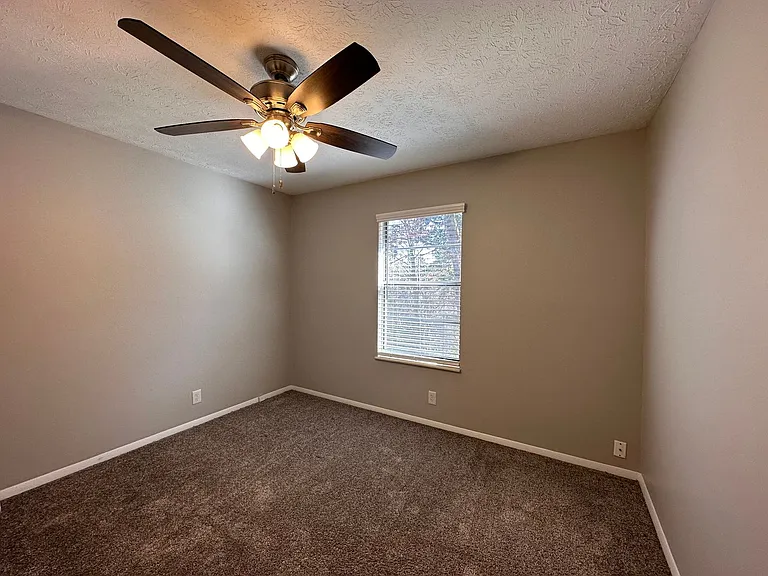 Breckenridge Apartment Homes — Photo 17