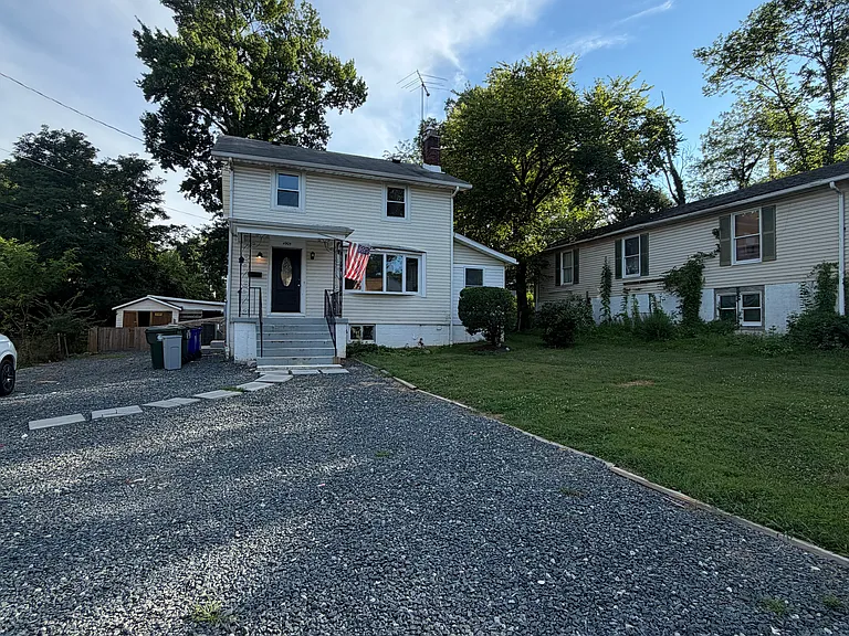4905 Fox St — Photo 1