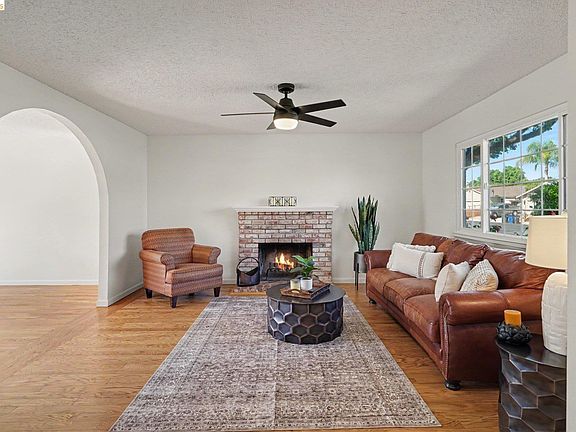4th image of 4630 Burgundy Dr