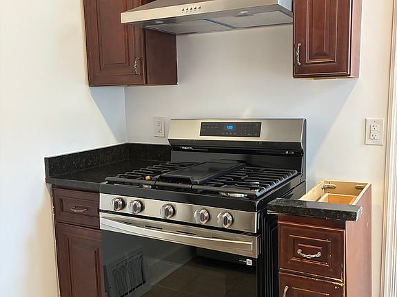 2nd image of 10 Green St #B