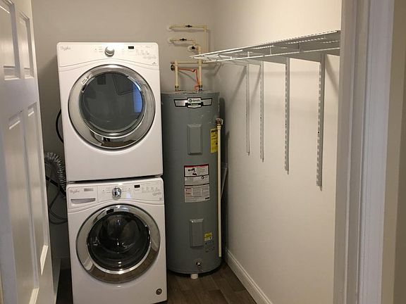 Laundry Room/Walk-In Closet