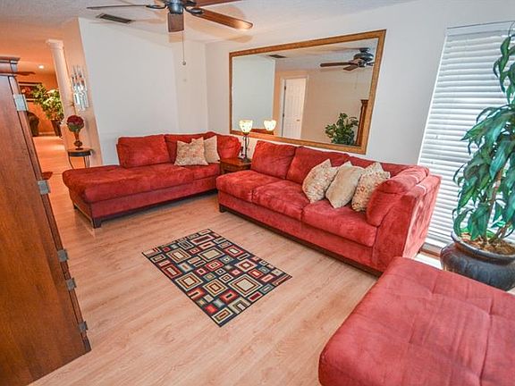 3rd image of 6715 Fountain Ave